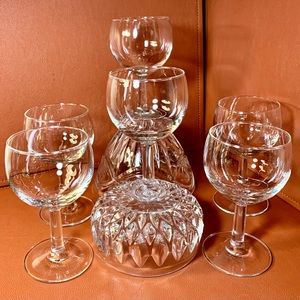 Vintage Set of 6 Wine Glasses Matching 6 Ounces Each